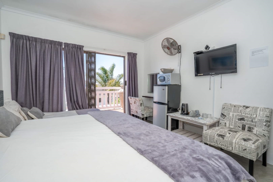 8 Bedroom Property for Sale in Country Club Western Cape